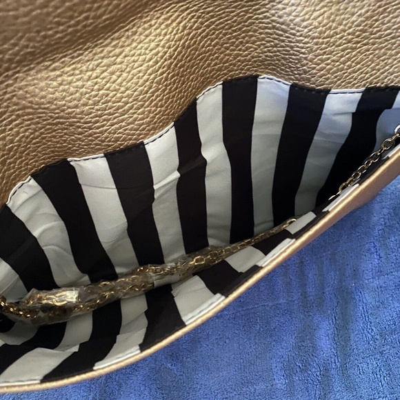 Urban Expressions w/ Detachable Chain - Gold - Picture 4 of 4